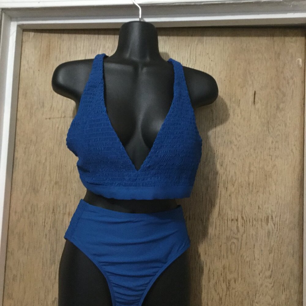 NWOT Catalina Swimwear 2pc bathing suit top size large bottom size medium blue